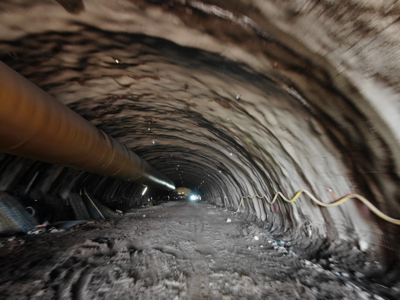 Odkryto sztolnię w drążonym tunelu w ciągu S3