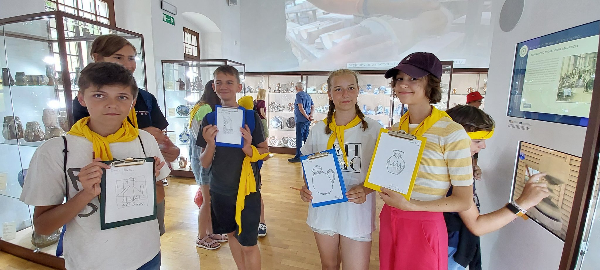 Dzieci w muzeum w ramach akcji “Wakacje z uśmiechem - wspólne lato w Bolesławcu”