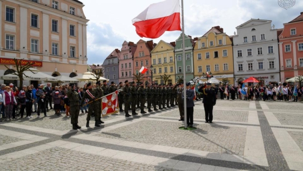 Obchody Święta Flagi Rzeczypospolitej Polskiej w Bolesławcu 