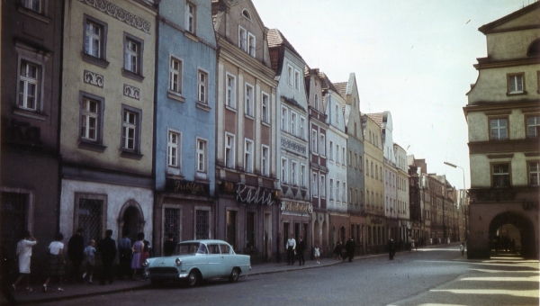 Kamienice bolesławieckiego Rynku w latach 60. XX w. 